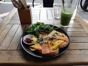 Be The Change bakon and vegg omlette and Green Mojito at Gorilla Kitchen in Auckland