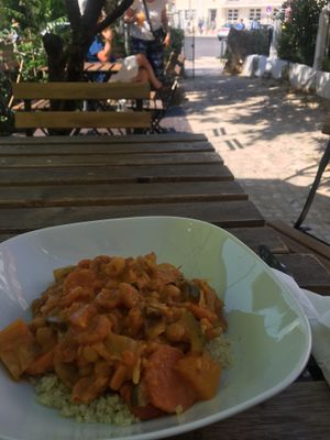 Curry de vegetais com quinoa  at Roots Cafe in Cascais