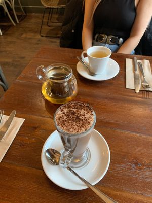 Jasmine blossom green tea & oat milk hot chocolate at Thrive Bar & Kitchen in Edinburgh