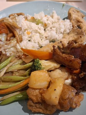 Warm buffet, lunch. at Namo Toyodoo in Besancon