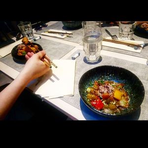 Gauche : gulao ananas / droite : aubergines sautées au soja at Namo Toyodoo in Besancon