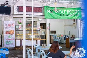 Photo taken by JB Go Where 📸 at No Meat Recipe Bakerway Cafe in Skudai