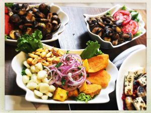 Mango ceviche and Peruvian potatoes with sautéed mushrooms  at Samadhi Veggie Food in Lima