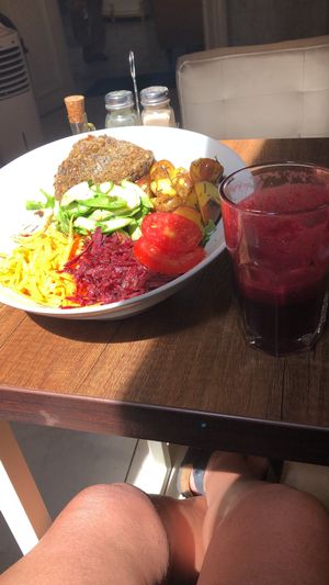 Chickpea/lentil salad plate & ‘red’ juice.  at Samadhi Veggie Food in Lima