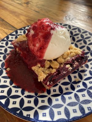 Fruit crumble with ice cream at Meraki Market Cafe in Paphos
