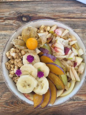 Smoothie bowl at Meraki Market Cafe in Paphos