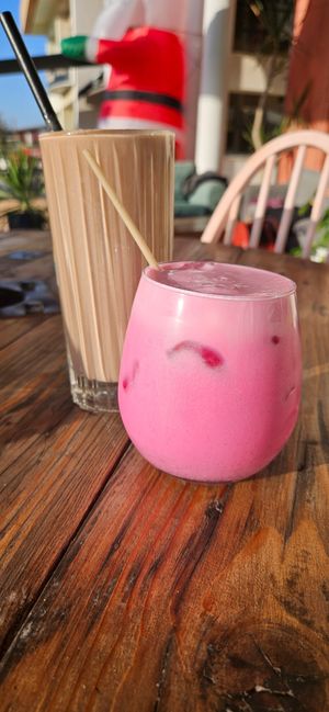 Milkshake and pitaya latte at Meraki Market Cafe in Paphos