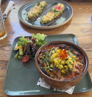 Avo Toast und Lasagne nicht wirklich sonderlich schmackhaft 😢  at Meraki Market Cafe in Paphos