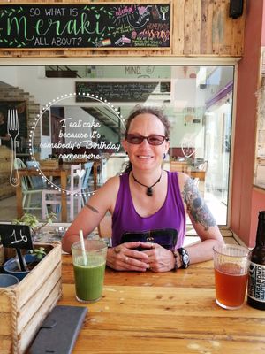 A bit of the outside seated area, a smoothy, a Brewdog and me 😁 at Meraki Market Cafe in Paphos