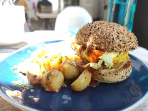 An aesthetic and very good burger.  at La Pile d'Assiettes in Saint-jean-de-luz
