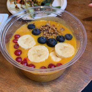 BWL - tropical smoothie bowl at Gelarto Bistro in Budapest