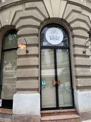 The place is closed  at Gelarto Bistro in Budapest