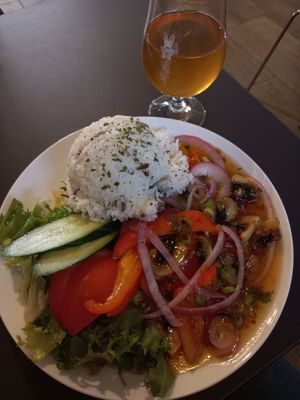 Vegetable stir fry, large portion at Stasjonen in Lillehammer