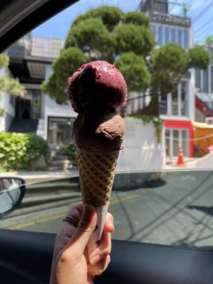 Blueberry banana on the top, the vegan dark chocolate on the bottom. Good for pics  at Fell and Cole in Seoul