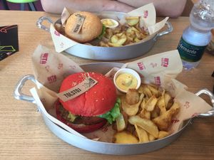 The Voltaire and Tolstoj burger with dippers at Vita Italian Burger in Milan