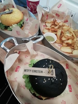 burgers at Vita Italian Burger in Milan