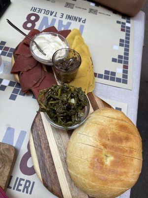 Vegan platter  at Pan8 in Bologna