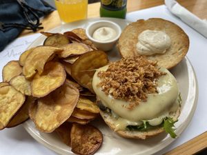 Hamburguesa vegetariana con patatas dulces 8,50€  at Supléxio in Sao Miguel