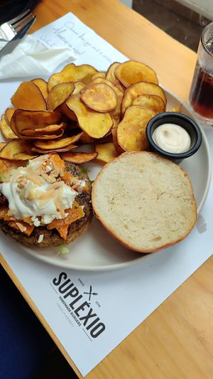 Burguer vegetariana con batata at Supléxio in Sao Miguel