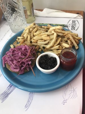 Hambúrguer 1944 veganizado at Supléxio in Sao Miguel