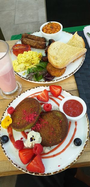 Full English breakfast and pancakes at Cafe Forty One in West London