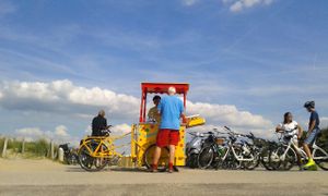 IJsfiets met overheerlijk vegan schepijs. at Huberto's IJsfiets in The Hague