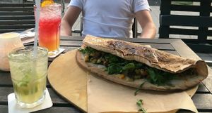 Vegane Jumbo-Calcone at Aposto in Bamberg