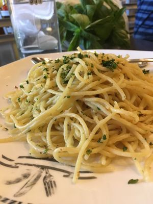 Aglio e olio at La Pizzeria in Campbell