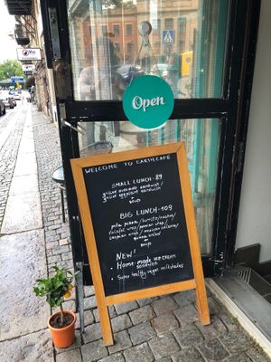 Come on in to a friendly neighbourhood cafe  at Earth Cafe in Gothenburg