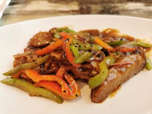 Seitan, stickys at La Huella Vegana - Las Rozas in Madrid