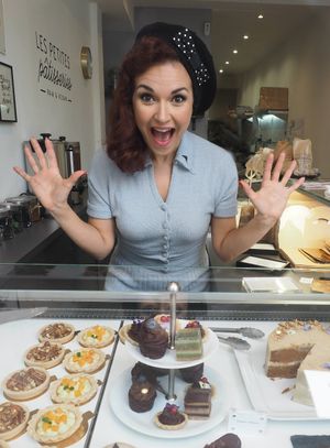 The vitrine! at Les Petites Patisseries in Paris