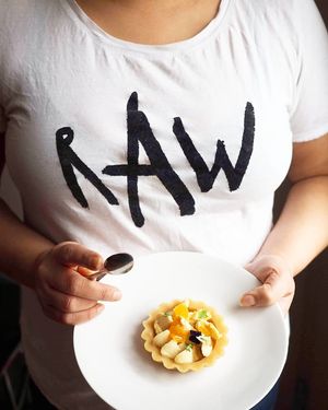 raw citrus pie at Les Petites Patisseries in Paris