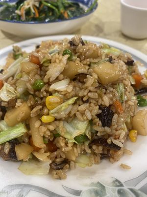 Vegetable fried rice. Portion size and flavour were both great.  at Hóng Lín SùShí LiàoLǐ in Taipei