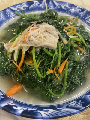 Sweet potato leaves with shrooms.   at Hóng Lín SùShí LiàoLǐ in Taipei