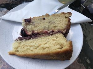 Vegan Victoria sponge at Sprokwobbles in Usk