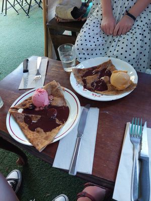  at Harmonika in Dinan