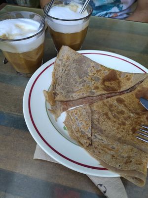  at Harmonika in Dinan