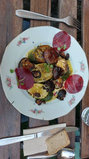Zucchinis and mushrooms in a tahini sauce at Harmonika in Dinan