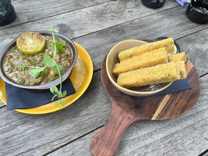 Chickpea curry and polenta fries  at Murni Food in Antwerpen