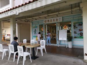 Alfresco dining available at Food Fortune Vegetarian Restaurant in West Singapore