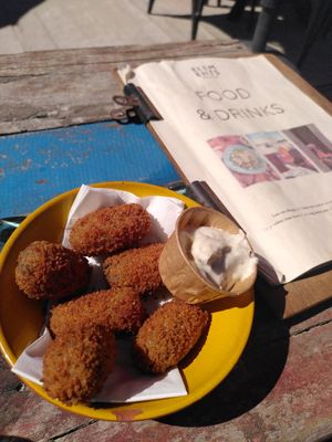 Paddestoelenkroketjes at Elements Beach in S-gravenzande
