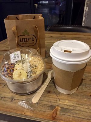 acai bowl at Lizzy's All Natural in Shanghai