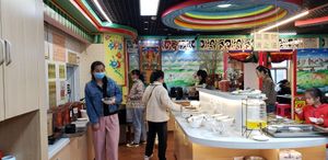 Buffet at Leshanzhai in Kunming