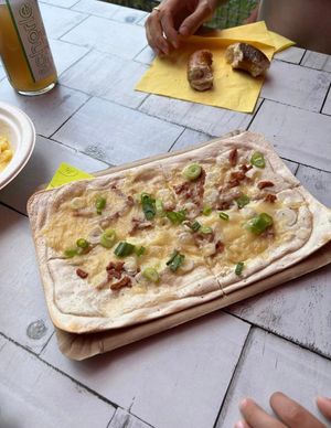 Flammkuchen mit Zwiebeln und "Speck" at Strandbad Pilsensee in Seefeld