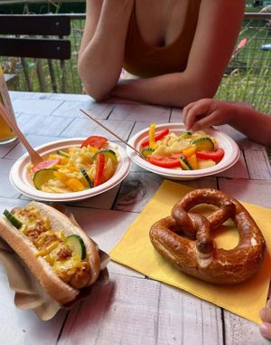 Hot Dog, Kartoffelsalat und Brezel at Strandbad Pilsensee in Seefeld