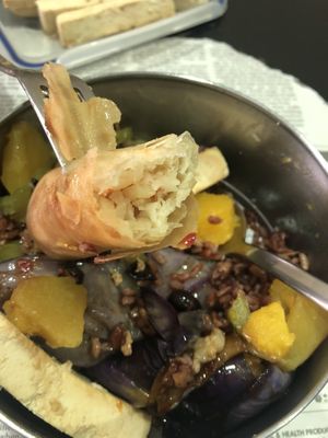 fried spring rolls/popiah $1/pc 👍🏻👍🏻👍🏻 at Vegetarian Stall - Kovan 209 in Northeast Singapore