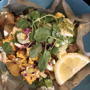 Buffalo over Spuds, yummy tofu scramble with celery and cabbage. Savory, crunchy, twangy deliciousness, with the home-made tsatziki!!! My favorite!!! 🐃 at Lady and the Shallot in Ewing