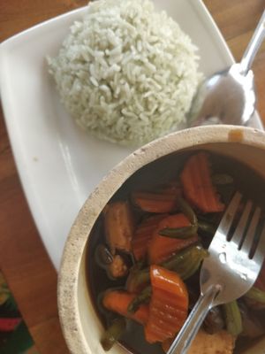 Tofu and mushrooms braised with steamed rice at Lotus Restaurant in Phu Quoc