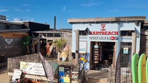 Entrance restaurant on left at Hart Beach Quiksilver Surfschool in The Hague