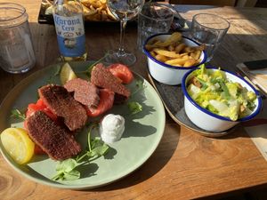 Veganes Flanksteak  at Hart Beach Quiksilver Surfschool in The Hague